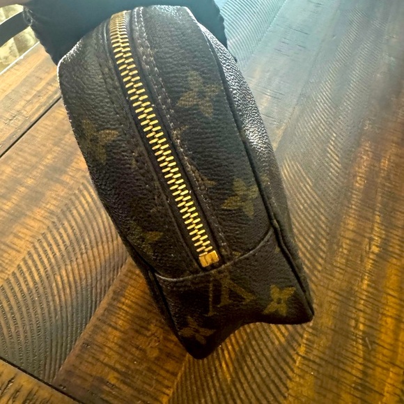 Louis Vuitton
Monogram Trousse Toilette 23 - Picture 5 of 15